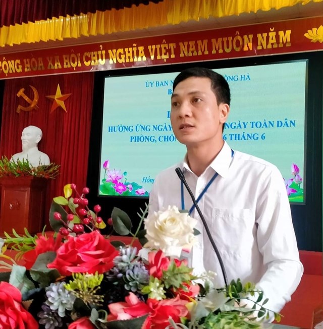 Ông Vũ Xuân Trường, cán bộ UBND xã Hồng Hà tuyên bố lý do, giới thiệu đại biểu.