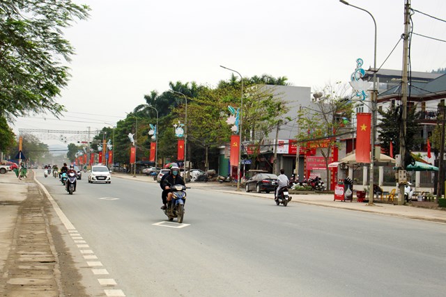 Huyện Lương Sơn c&oacute; vị tr&iacute; địa l&yacute; thuận lợi để ph&aacute;t triển kinh tế - x&atilde; hội, x&acirc;y dựng n&ocirc;ng th&ocirc;n mới khi tiếp gi&aacute;p với Thủ đ&ocirc; H&agrave; Nội.