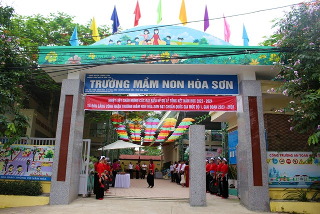 Trường Mầm non H&ograve;a Sơn c&oacute; cơ sở vật chất khang trang, sạch đẹp nằm tr&ecirc;n địa b&agrave;n x&atilde; H&ograve;a Sơn, huyện Lương Sơn, tỉnh H&ograve;a B&igrave;nh.