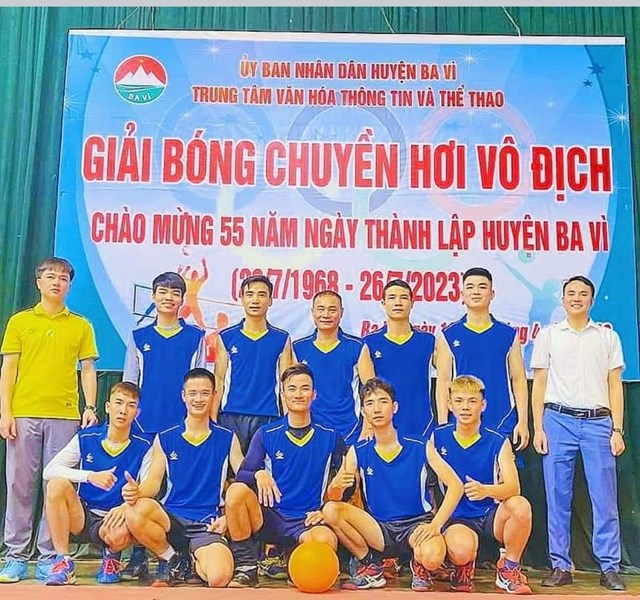 Đội bóng chuyền hơi của Đoàn thanh niên xã Vạn Thắng giành chức vô địch  huyện Ba Vì năm 2023.