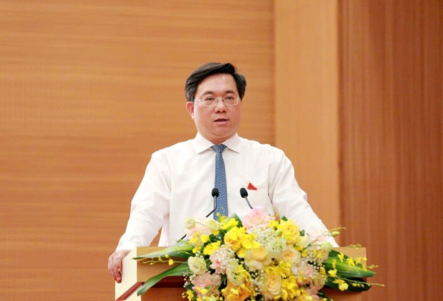 Ph&aacute;t biểu tại Kỳ họp, Chủ tịch UBND tỉnh Trần Duy Đ&ocirc;ng khẳng định, những kết quả đạt được l&agrave; minh chứng r&otilde; n&eacute;t cho sự l&atilde;nh đạo quyết liệt của Tỉnh ủy, HĐND tỉnh, sự điều h&agrave;nh linh hoạt của UBND tỉnh c&ugrave;ng sự đồng h&agrave;nh của cộng đồng doanh nghiệp v&agrave; Nh&acirc;n d&acirc;n to&agrave;n tỉnh.