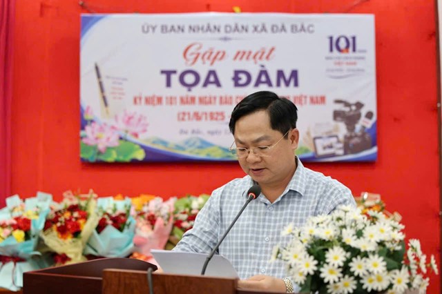 Đồng ch&iacute; B&ugrave;i Đức Hậu, Ủy vi&ecirc;n Ban chấp h&agrave;nh Đảng bộ tỉnh, B&iacute; thư Đảng ủy, Chủ tịch HĐND x&atilde; Đ&agrave; Bắc.