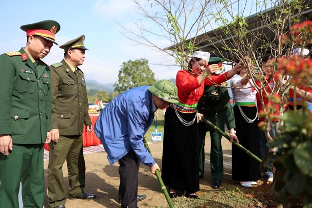 Đà Bắc tạo đà tăng trưởng, phát huy nội lực phát triển kinh tế - xã hội - Ảnh 2