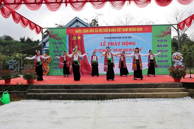 Đà Bắc tạo đà tăng trưởng, phát huy nội lực phát triển kinh tế - xã hội - Ảnh 1