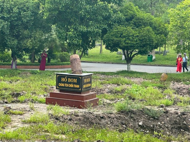 Hố bom – Chứng tích sống động của chiến tranh tại Ngã ba Đồng Lộc