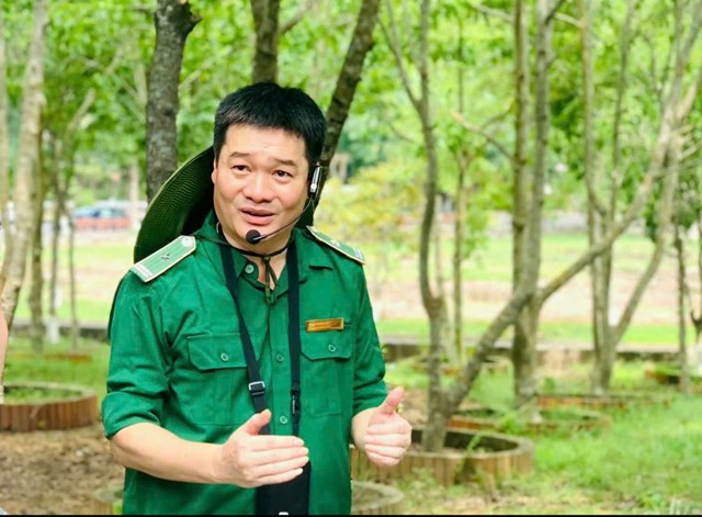 &Ocirc;ng Đ&agrave;o Anh Tu&acirc;n &ndash; Ph&oacute; Gi&aacute;m đốc Ban Quản l&yacute; Khu di t&iacute;ch lịch sử Ng&atilde; ba Đồng Lộc: Vừa quản l&yacute;, vừa l&agrave; người &ldquo;kể chuyện lịch sử&rdquo; đầy t&acirc;m huyết