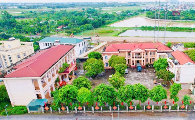 X&atilde; Kiều Ph&uacute; (TP H&agrave; Nội) được th&agrave;nh lập tr&ecirc;n cơ sở s&aacute;p nhập to&agrave;n bộ diện t&iacute;ch v&agrave; d&acirc;n số của 6 x&atilde;: Cấn Hữu, Liệp Nghĩa, Tuyết Nghĩa (thuộc huyện Quốc Oai cũ), c&ugrave;ng phần c&ograve;n lại của c&aacute;c x&atilde; Ngọc Liệp, Quang Trung v&agrave; Ngọc Mỹ.