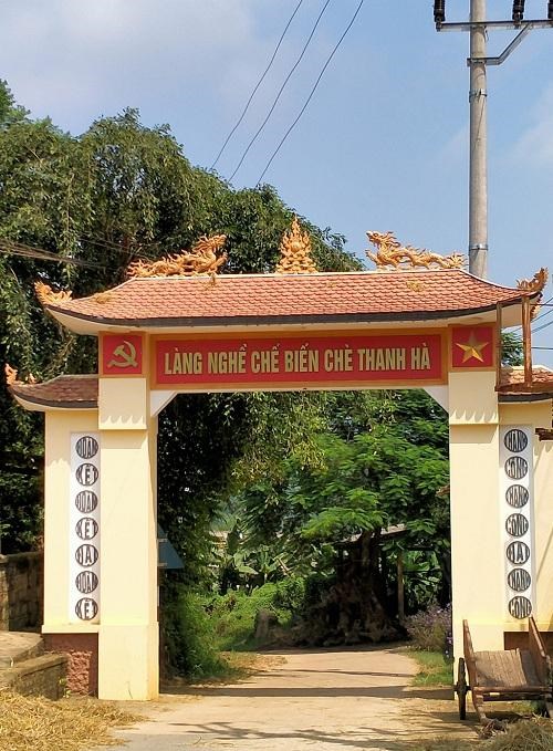 Cổng làng nghề chế biến chè Thanh Hà, xã Võ Miếu, Thanh Sơn, Phú Thọ.