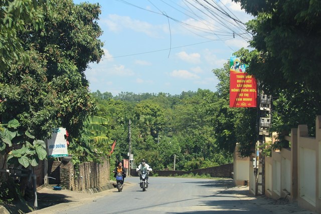 Hệ thống đường giao thông khang trang, sạch đẹp trên địa bàn xã Thọ Văn. Ảnh: Tây Bắc.