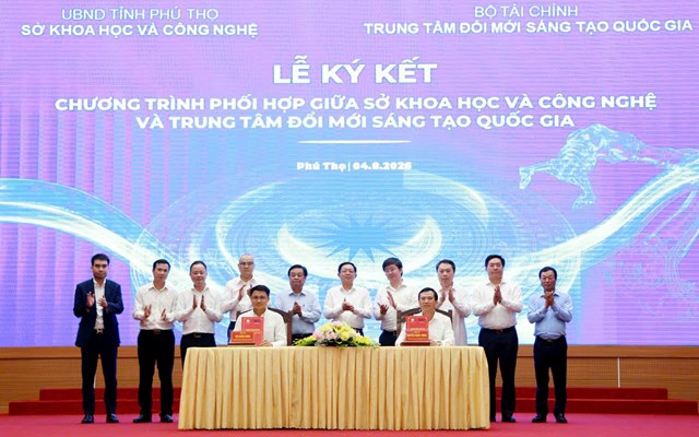 Tỉnh Ph&uacute; Thọ ra mắt th&iacute; điểm Hệ thống quản trị, điều h&agrave;nh ph&aacute;t triển kinh tế - x&atilde; hội v&agrave; k&yacute; kết hợp t&aacute;c với c&aacute;c đơn vị.
