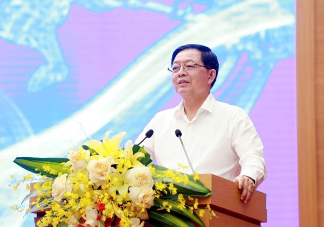 Đồng ch&iacute; Ph&oacute; Thủ tướng ghi nhận những kết quả nổi bật của tỉnh về tăng trưởng kinh tế, ph&aacute;t triển kinh tế số, cải c&aacute;ch h&agrave;nh ch&iacute;nh v&agrave; chuyển đổi số; đồng thời biểu dương sự chuyển biến r&otilde; n&eacute;t trong tư duy l&atilde;nh đạo, điều h&agrave;nh của cấp ủy, ch&iacute;nh quyền địa phương.