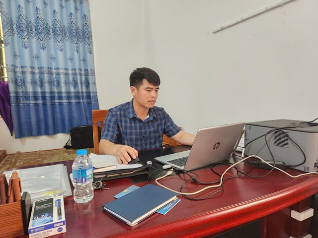 Đồng ch&iacute; Xa Văn Khẳn, Ph&oacute; Trưởng ph&ograve;ng Kinh tế x&atilde; T&acirc;n Pheo.