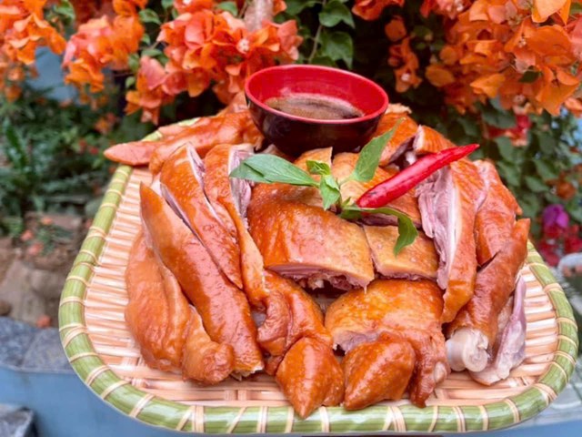 Sản phẩm g&agrave; ủ muối của C&ocirc;ng ty cổ phần T&acirc;y Bắc Foods.