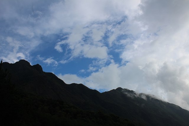 Đỉnh Sam Síp cao gần 2.000 m nằm trên địa bàn 2 xã Nậm Păm và Ngọc Chiến. Ảnh: Phi Long