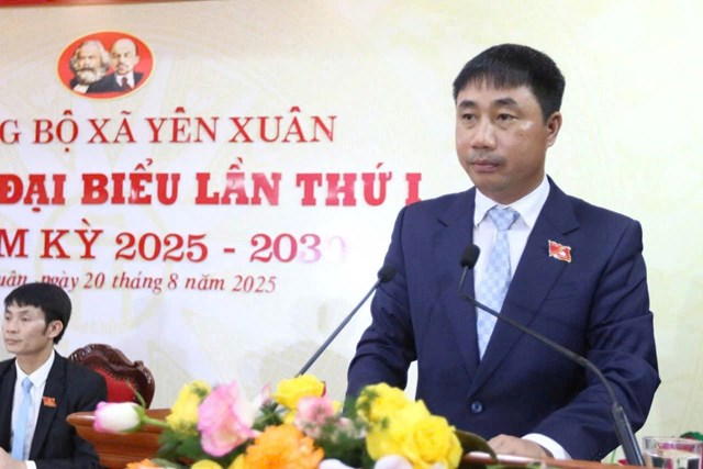 Đồng ch&iacute; Mạc Đ&igrave;nh Minh - B&iacute; thư Đảng ủy, chủ tịch HĐND x&atilde; Y&ecirc;n Xu&acirc;n ph&aacute;t biểu khai mạc Đại hội.