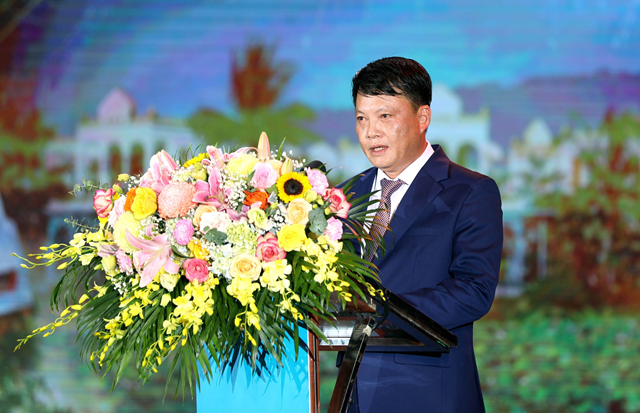 Ông Dương Quốc Lâm - Chủ tịch UBND huyện Thanh Thủy tuyên bố lý do, giới thiệu đại biểu tham dự khai mạc Tuần du lịch Thanh Thủy - Mùa thu năm 2023.