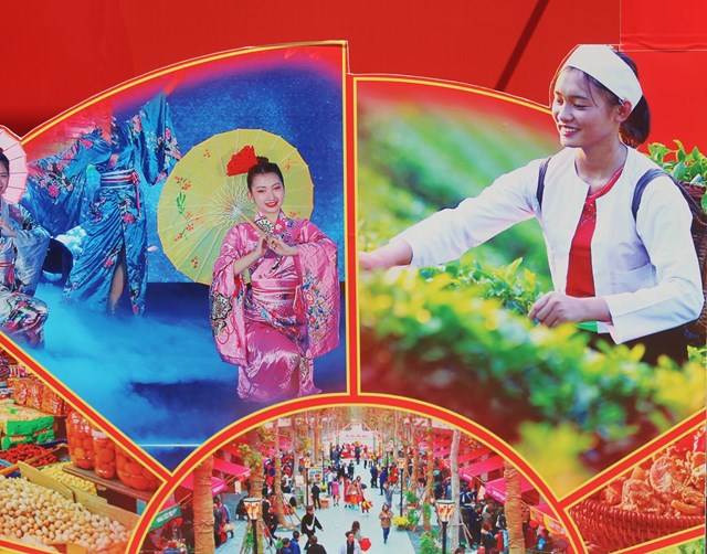 Việt Nam không khoảng cách: Kết nối sản phẩm OCOP ba miền tại lễ hội đặc sản vùng miền Discovery Vietnam. Ảnh: Phi Long.