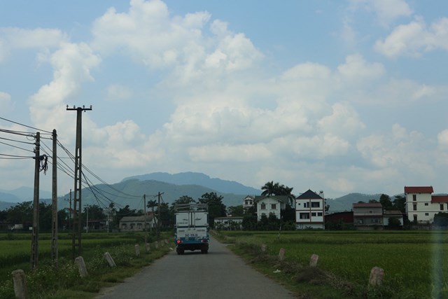 Hệ thống đường giao thông trên địa bàn huyện Yên Châu rất khang trang.