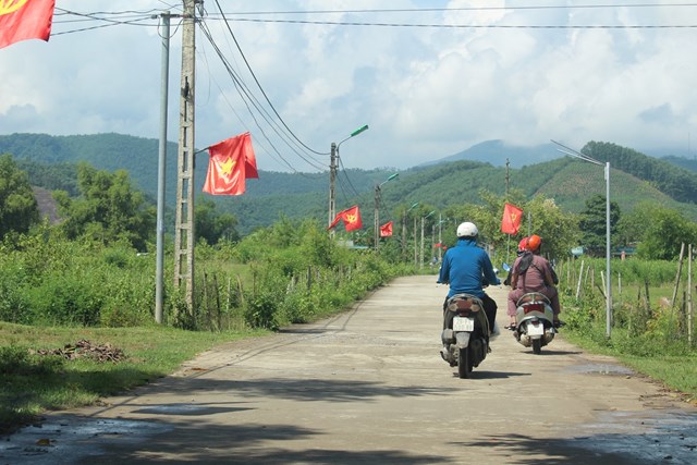 Hệ thống đường giao thông trên địa bàn xã Thịnh Minh rất khang trang, sạch đẹp. Ảnh: Phi Long.