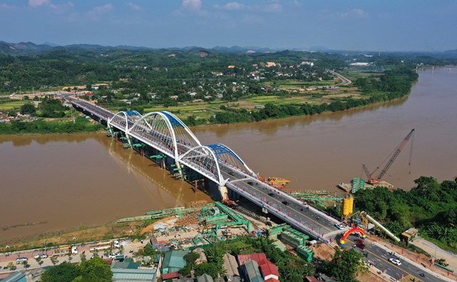 Công trình hoàn thành góp phần hoàn thiện đồng bộ cơ sở hạ tầng, hệ thống giao thông, bảo đảm kết nối hai bên bờ sông Hồng tạo thành trục kết nối từ cao tốc Nội Bài - Lào Cai với quốc lộ 32C, quốc lộ 70 với đường Âu Cơ và kết nối với trung tâm thành phố Yên Bái.