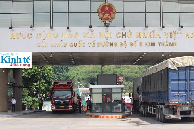 Hải quan Lào Cai tăng cường đấu tranh chống buôn lậu, gian lận thương mại qua Cửa khẩu. Ảnh: Phi Long.