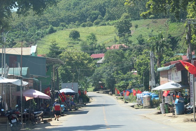 Sức sống Nông thôn mới trên địa bàn xã Nong Lay, huyện Thuận Châu. Ảnh: Phi Long.