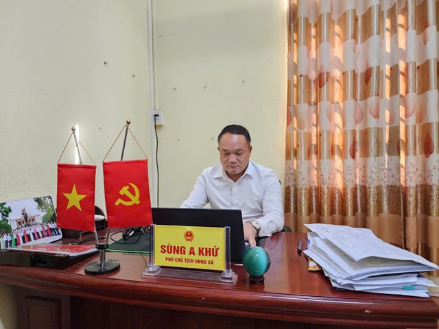 Đồng ch&iacute; S&ugrave;ng A Khứ, Ph&oacute; Chủ tịch UBND x&atilde; Y T&yacute;.