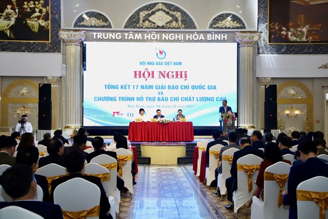  Toàn cảnh hội nghị.