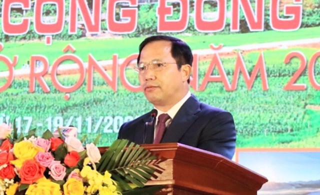 Đồng chí Nguyễn Văn Toàn, Phó Chủ tịch Ủy ban nhân dân tỉnh Hòa Bình phát biểu tại buổi lễ.