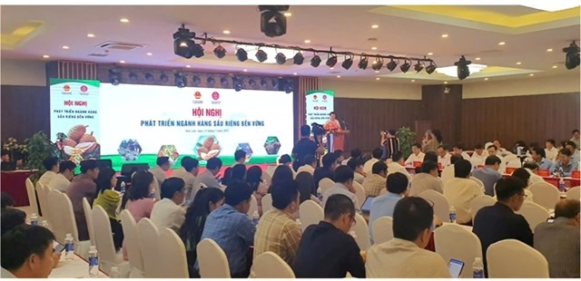 L&atilde;nh đạo C&ocirc;ng ty TNHH Tr&aacute;i C&acirc;y T&agrave;i 001 tham dự Hội nghị ph&aacute;t triển ng&agrave;nh h&agrave;ng sầu ri&ecirc;ng bền vững, do Bộ N&ocirc;ng nghiệp v&agrave; M&ocirc;i trường phối hợp c&ugrave;ng UBND tỉnh Đắk Lắk tổ chức.