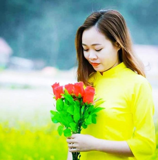 Vẻ đẹp tuyệt vời của cô gái xứ Thành Tuyên tựa như những bông hồng.