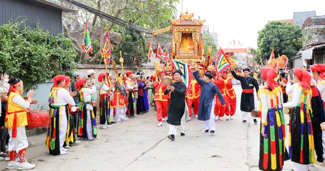 C&aacute;c lễ hội, l&agrave;ng nghề truyền thống đang ph&aacute;t huy gi&aacute; trị khi hiệu quả từ kh&iacute;a cạnh quảng b&aacute; v&agrave; l&agrave; c&aacute;c m&ocirc; h&igrave;nh du lịch.