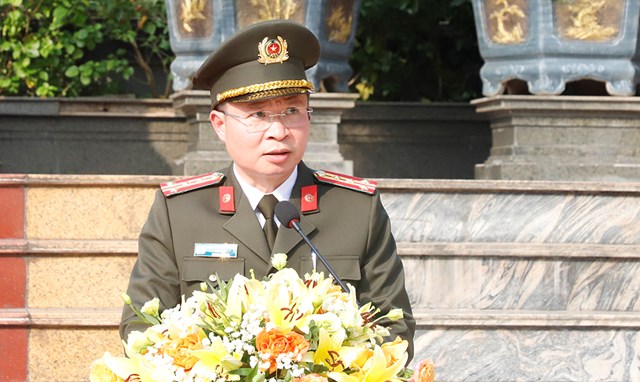 Đại tá Nguyễn Minh Tuấn - Giám đốc Công an tỉnh phát biểu giao nhiệm vụ cho các lực lượng Công an tỉnh.