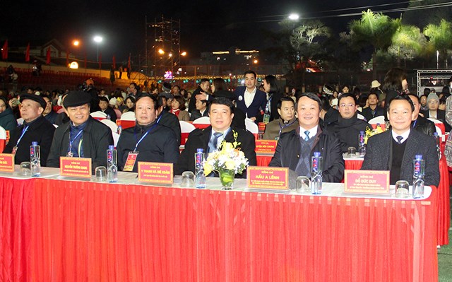 Các đồng chí lãnh đạo Trung ương, lãnh đạo tỉnh tham dự buổi lễ.