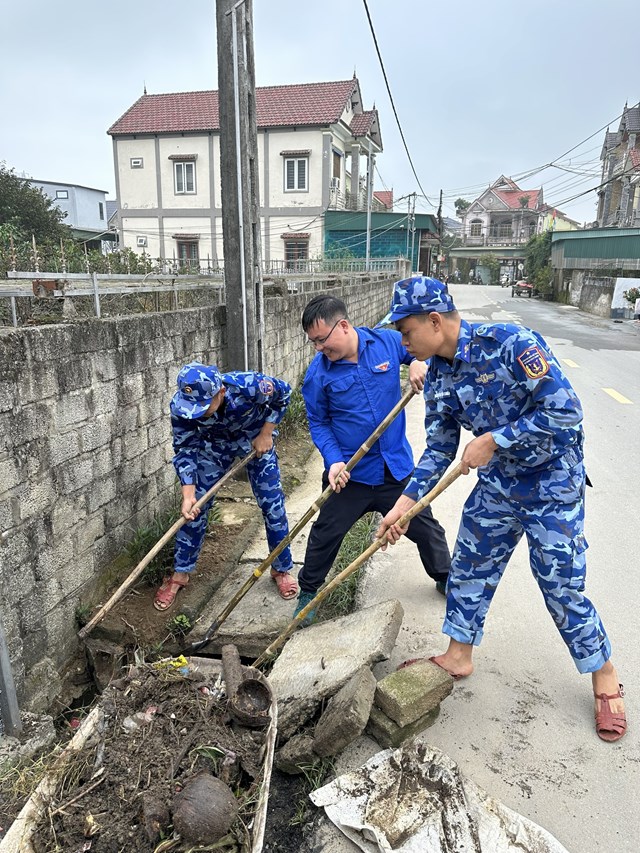 Những h&igrave;nh ảnh đẹp của c&aacute;n bộ, chiến sĩ Hải đội 102.