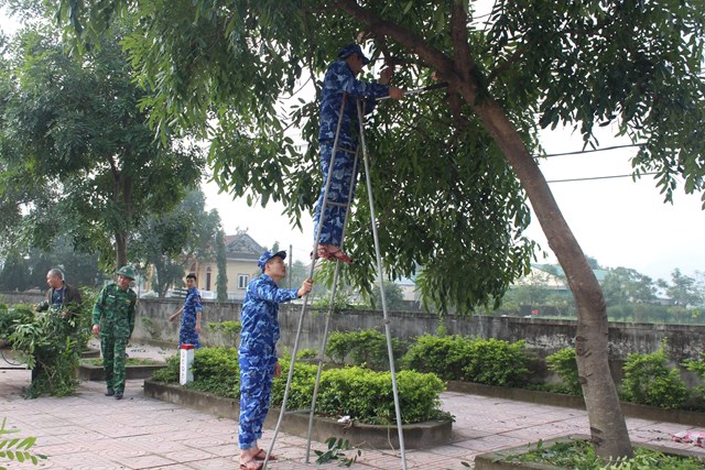 Tuổi trẻ Hải đội 102 xung k&#237;ch lao động gi&#250;p d&#226;n x&#226;y dựng N&#244;ng th&#244;n mới - Ảnh 3