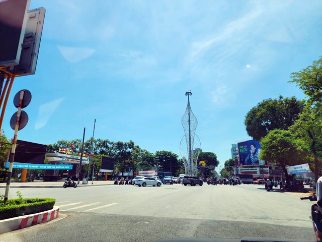 &nbsp;Th&agrave;nh phố Cần Thơ đ&atilde; đ&oacute;n hơn 4,8 triệu lượt kh&aacute;ch đến tham quan, trải nghiệm c&aacute;c hoạt động; tăng 27% so với c&ugrave;ng kỳ, đạt 92% kế hoạch cả năm (ảnh PV Thanh Phong).