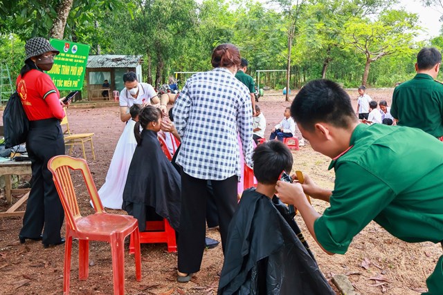 BĐBP B&#236;nh Phước: Phấn đấu đạt nhiều th&#224;nh t&#237;ch ch&#224;o mừng Ng&#224;y th&#224;nh lập Qu&#226;n đội nh&#226;n d&#226;n Việt Nam - Ảnh 25