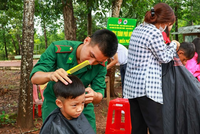 BĐBP B&#236;nh Phước: Phấn đấu đạt nhiều th&#224;nh t&#237;ch ch&#224;o mừng Ng&#224;y th&#224;nh lập Qu&#226;n đội nh&#226;n d&#226;n Việt Nam - Ảnh 24