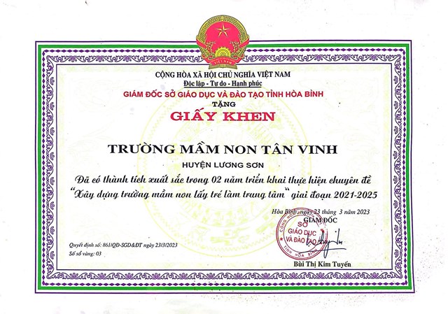 Giấy khen của Gi&aacute;m đốc Sở GD&amp;ĐT tỉnh H&ograve;a B&igrave;nh.