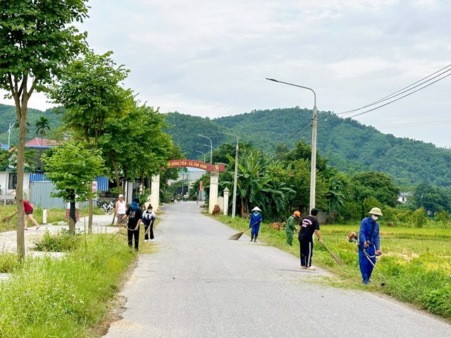 Người d&acirc;n tr&ecirc;n địa b&agrave;n x&atilde; T&acirc;n Vinh t&iacute;ch cực tham gia c&aacute;c phong tr&agrave;o x&acirc;y dựng n&ocirc;ng th&ocirc;n mới của địa phương.