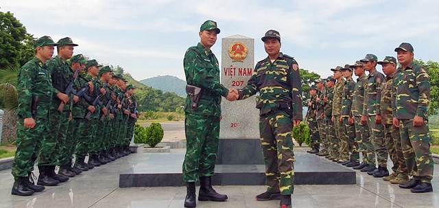 Đồn Bi&ecirc;n ph&ograve;ng Cửa khẩu Chiềng Khương rất quan t&acirc;m tới c&ocirc;ng t&aacute;c đối ngoại, thường xuy&ecirc;n kết hợp với lực lượng bi&ecirc;n ph&ograve;ng nước bạn L&agrave;o tiến h&agrave;nh tuần tra chung.