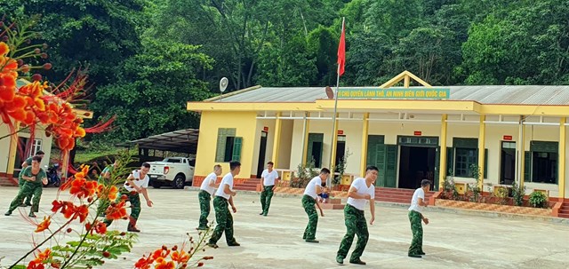 C&aacute;n bộ, chiến sĩ Đồn Bi&ecirc;n ph&ograve;ng Cửa khẩu Chiềng Khương r&egrave;n luyện sức khỏe, bảo vệ vững chắc an ninh trật tự v&ugrave;ng bi&ecirc;n.