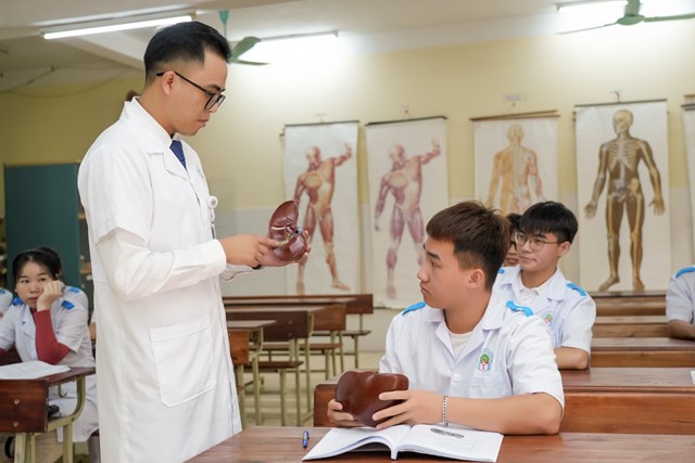 Trường Cao đẳng Y tế Phú Thọ – 65 năm vun bồi nhân lực y tế, vững bước hội nhập khu vực và quốc tế - Ảnh 6