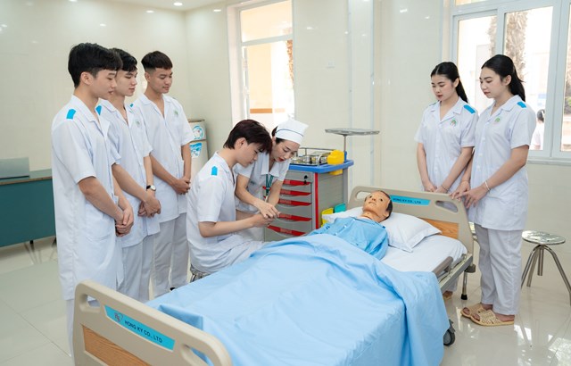 Trường Cao đẳng Y tế Phú Thọ – 65 năm vun bồi nhân lực y tế, vững bước hội nhập khu vực và quốc tế - Ảnh 5