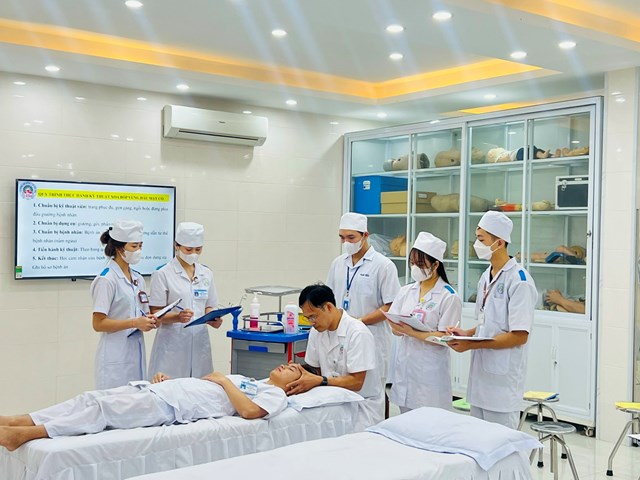 Trường Cao đẳng Y tế Phú Thọ – 65 năm vun bồi nhân lực y tế, vững bước hội nhập khu vực và quốc tế - Ảnh 2