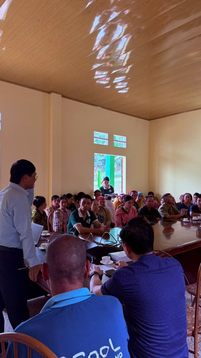 Buổi tập huấn kỹ thuật trồng ch&egrave; bền vững thu h&uacute;t đ&ocirc;ng đảo n&ocirc;ng d&acirc;n v&agrave; c&ocirc;ng nh&acirc;n tham gia.