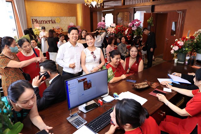 Kh&ocirc;ng gian Plumeria Spa Hạ Long được thiết kế theo phong c&aacute;ch thư gi&atilde;n, mang đến trải nghiệm chăm s&oacute;c sức khỏe to&agrave;n diện cho kh&aacute;ch h&agrave;ng.