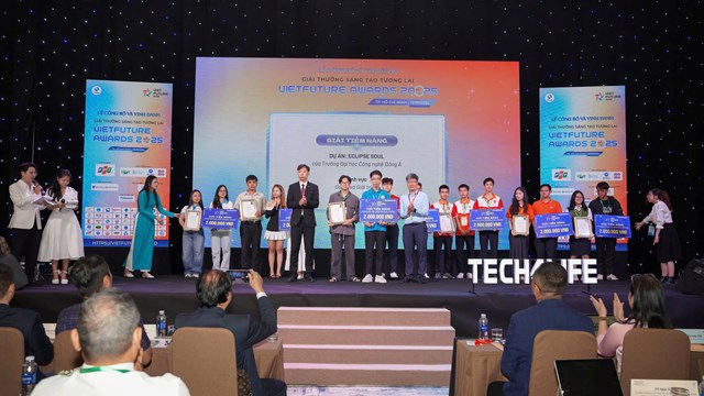 EAUT x&acirc;y dựng chương tr&igrave;nh đ&agrave;o tạo kết hợp việc học tr&ecirc;n giảng đường v&agrave; thực tập thực tế tại doanh nghiệp
