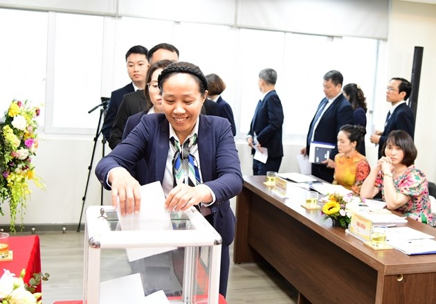 C&aacute;c đại biểu bỏ phiếu bầu Ban chấp h&agrave;nh Đảng ủy nhiệm kỳ 2025 - 2030&nbsp;&nbsp;